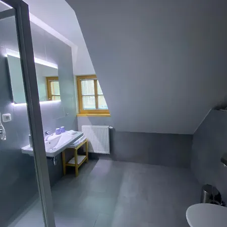 A Restaurace Grunt 招待所 Reka